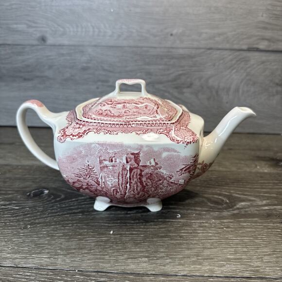 Vintage Johnson Brothers Old Britain Castles footed teapot 5.5” Tall 32 fl oz - Picture 1 of 9